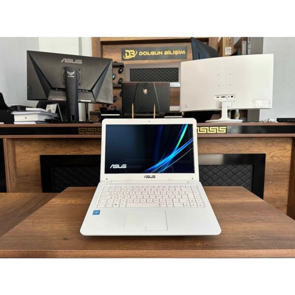 Asus E402NA-GA071T İKİNCİ EL KUSURLU Intel Celeron N3350 4GB 128GB 14" W10