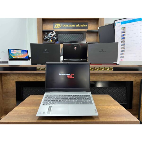Lenovo Ideapad 3 15IIL05 81WE008FTX Intel Core i5 1035G1 8GB 256GB SSD 15.6" W10 FHD (İKİNCİ EL)