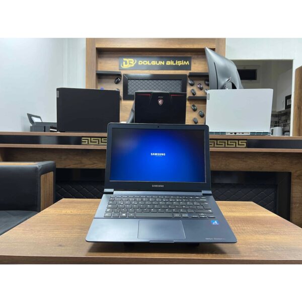 Samsung NP905S3G-K01TR İKİNCİ EL AMD Quad-Core Processor 4GB 128GB SSD  13.3"