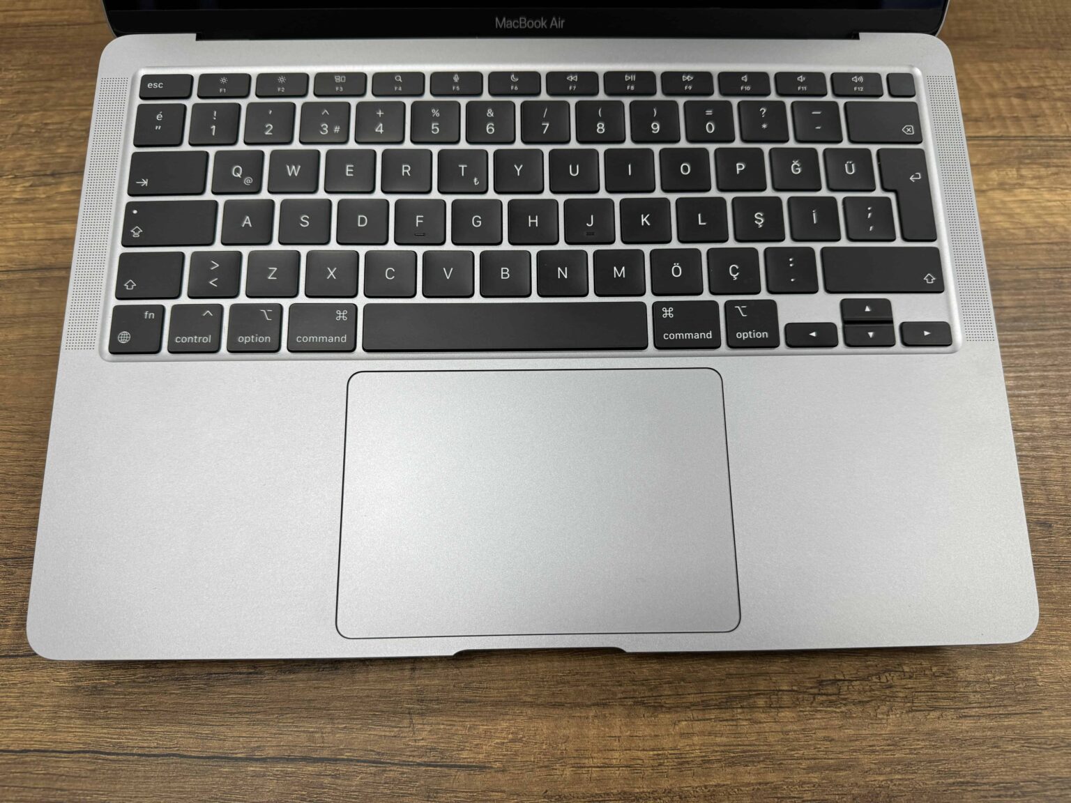 Apple MacBook Air M1 16GB 256GB SSD macOS 13.3" QHD+ Uzay Grisi (İKİNCİ EL) - Görsel 3