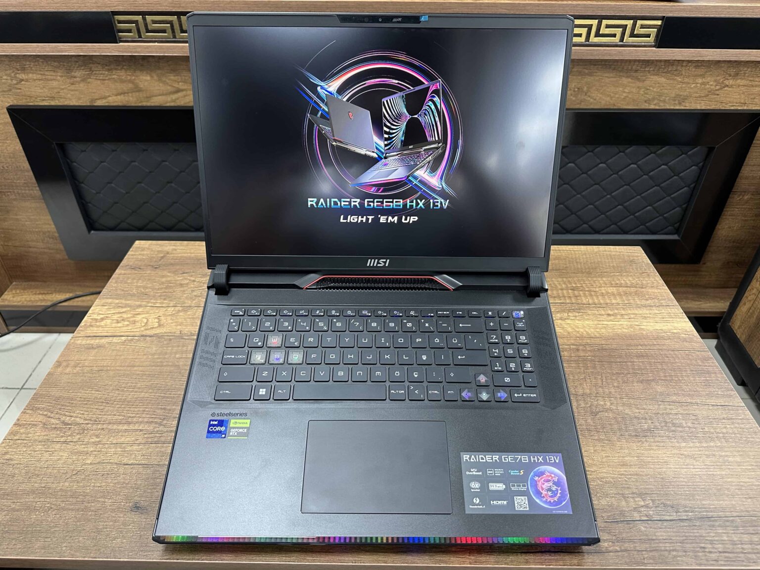 MSI Raider GE78HX 13VH-037TR Intel Core i9 13950HX 64GB 2TB SSD RTX4080 W11 17" QHD+ 240Hz (İKİNCİ EL) - Görsel 2