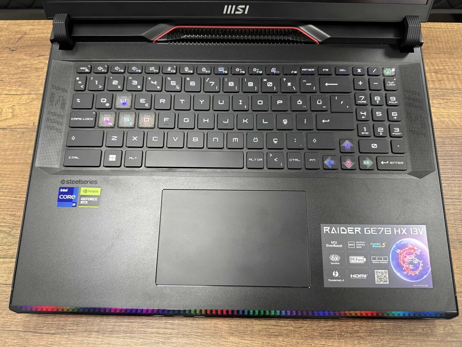 MSI Raider GE78HX 13VH-037TR Intel Core i9 13950HX 64GB 2TB SSD RTX4080 W11 17" QHD+ 240Hz (İKİNCİ EL) - Görsel 3