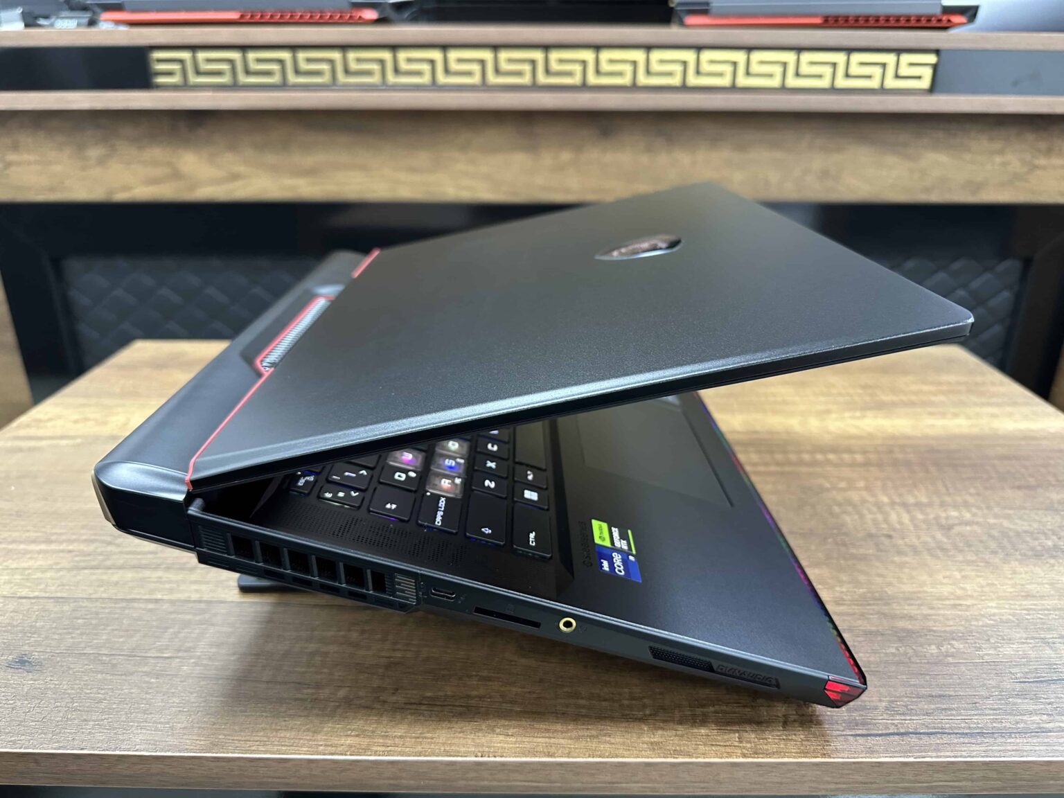MSI Raider GE78HX 13VH-037TR Intel Core i9 13950HX 64GB 2TB SSD RTX4080 W11 17" QHD+ 240Hz (İKİNCİ EL) - Görsel 6