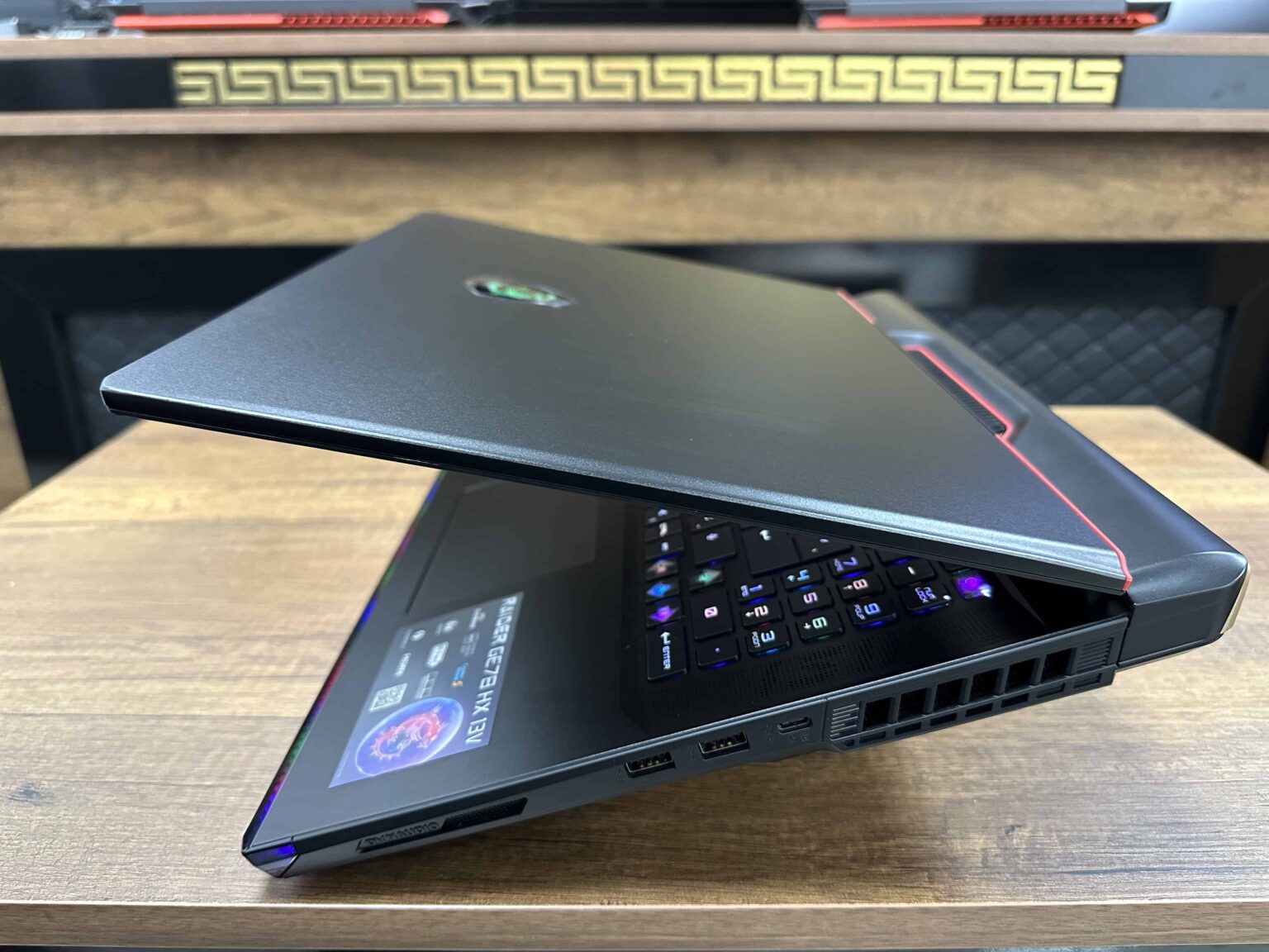 MSI Raider GE78HX 13VH-037TR Intel Core i9 13950HX 64GB 2TB SSD RTX4080 W11 17" QHD+ 240Hz (İKİNCİ EL) - Görsel 7