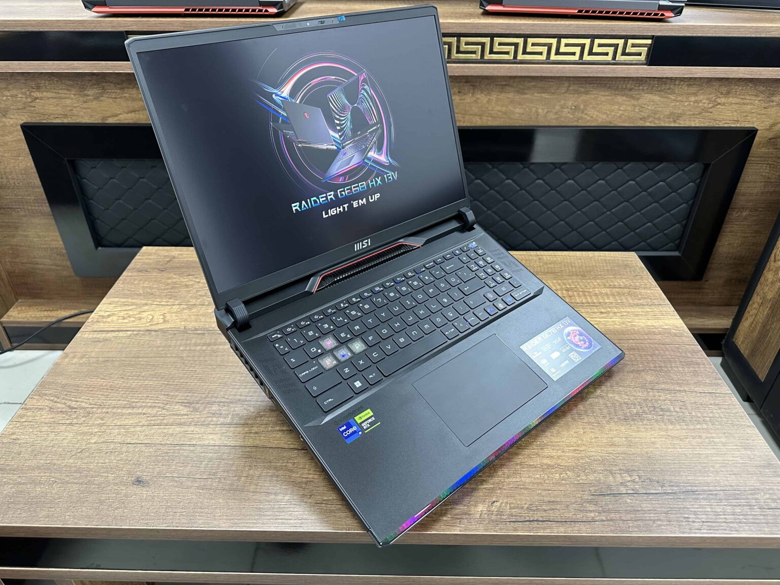 MSI Raider GE78HX 13VH-037TR Intel Core i9 13950HX 64GB 2TB SSD RTX4080 W11 17" QHD+ 240Hz (İKİNCİ EL) - Görsel 8