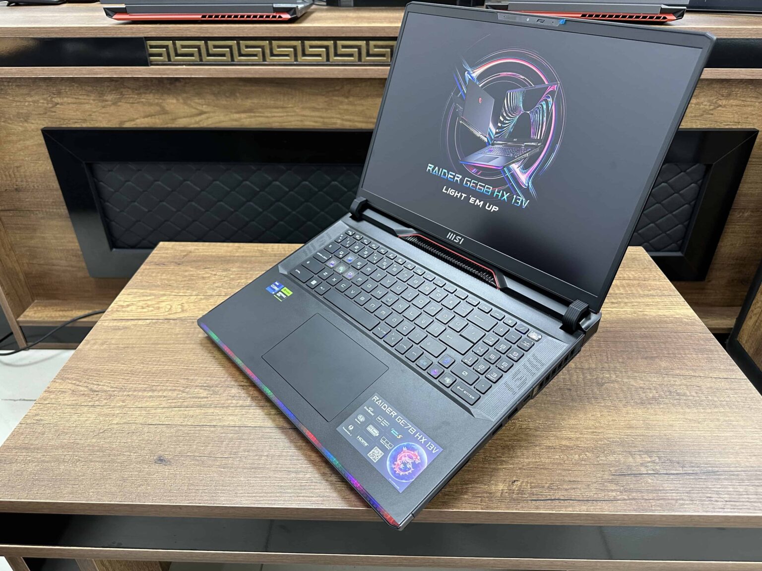 MSI Raider GE78HX 13VH-037TR Intel Core i9 13950HX 64GB 2TB SSD RTX4080 W11 17" QHD+ 240Hz (İKİNCİ EL) - Görsel 9