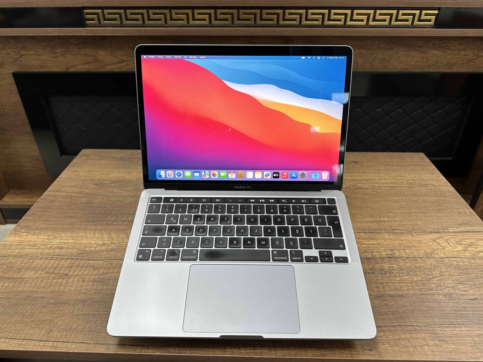Apple MacBook Pro M1 8GB 256GB SSD macOS 13.3" QHD+ Uzay Grisi MYD82TU/A (İKİNCİ EL) - Görsel 2