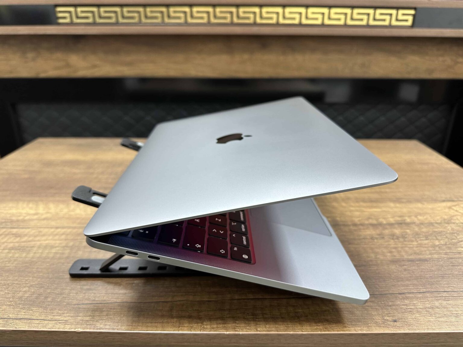 Apple MacBook Pro M1 8GB 256GB SSD macOS 13.3" QHD+ Uzay Grisi MYD82TU/A (İKİNCİ EL) - Görsel 6
