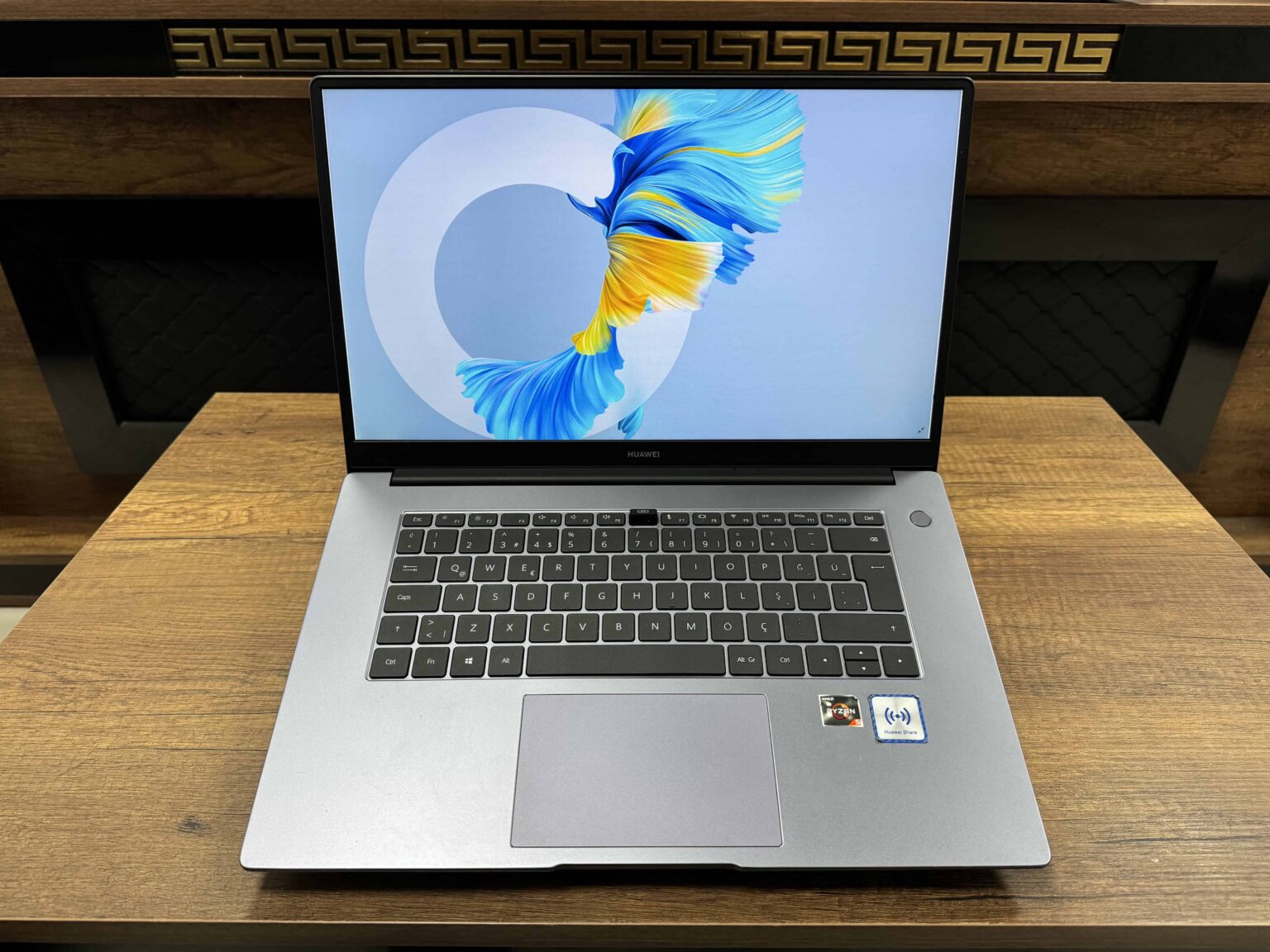 Huawei MateBook D15 Boh-WAQ0R AMD Ryzen 5 3500U 8GB 256GB SSD 15.6" FHD (İKİNCİ EL) - Görsel 2