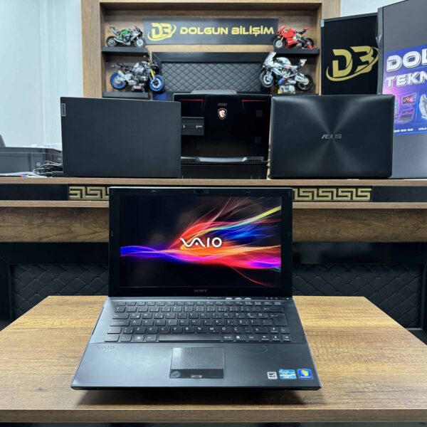Sony Vaio VPCZ21S9E Intel Core i7 2620M 4GB 256GB SSD 13" HD (İKİNCİ EL)