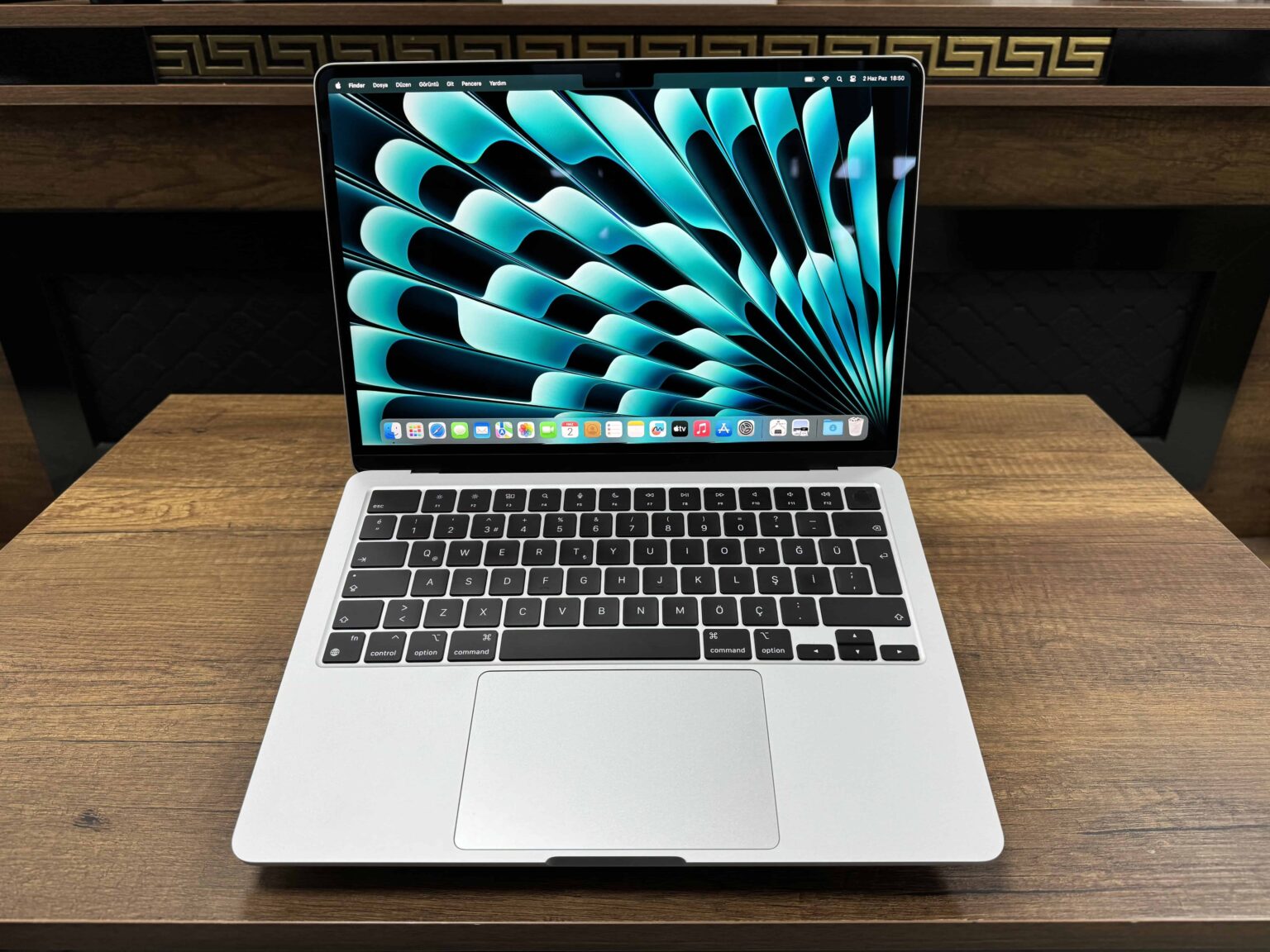 Apple MacBook Air M3 16GB 512GB SSD macOS 13.6" Gümüş MXCT3TU/A (İKİNCİ EL) - Görsel 2
