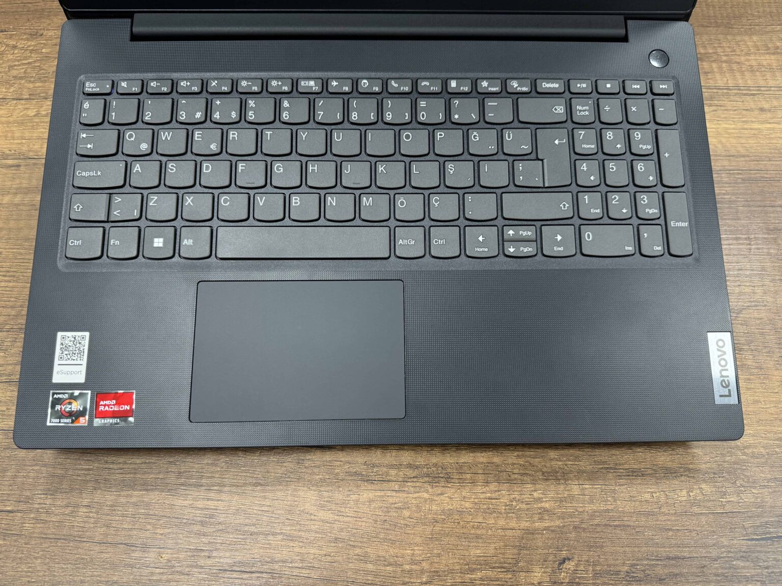 Lenovo V15 G4 AMN AMD Ryzen 5 7520U 8GB 512GB SSD 15.6" FHD 82YU00QKTX (İKİNCİ EL) - Görsel 2