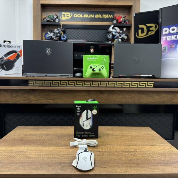 Razer Basilisk V3 Pro RGB Optik Kablosuz Oyuncu Mouse Beyaz RZ01-04620200 (İKİNCİ EL)