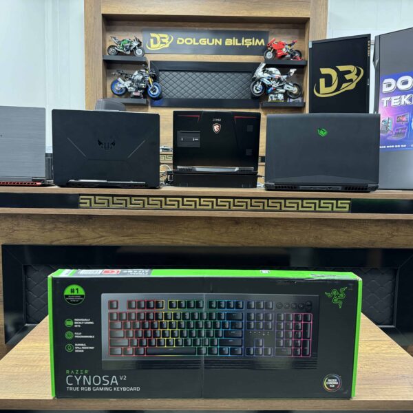 Razer Cynosa V2 Kablolu Membran RGB Oyuncu Klavyesi (İKİNCİ EL)