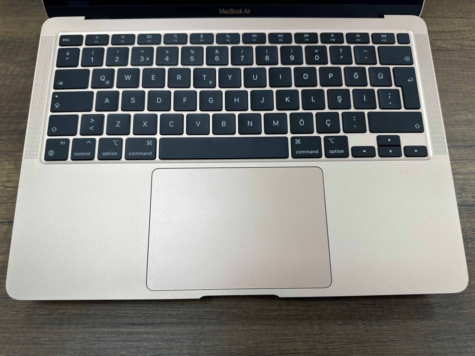 Apple MacBook Air M1 8GB 256GB SSD macOS 13.3" QHD+ Altın MGN63TU/A (İKİNCİ EL) - Görsel 4