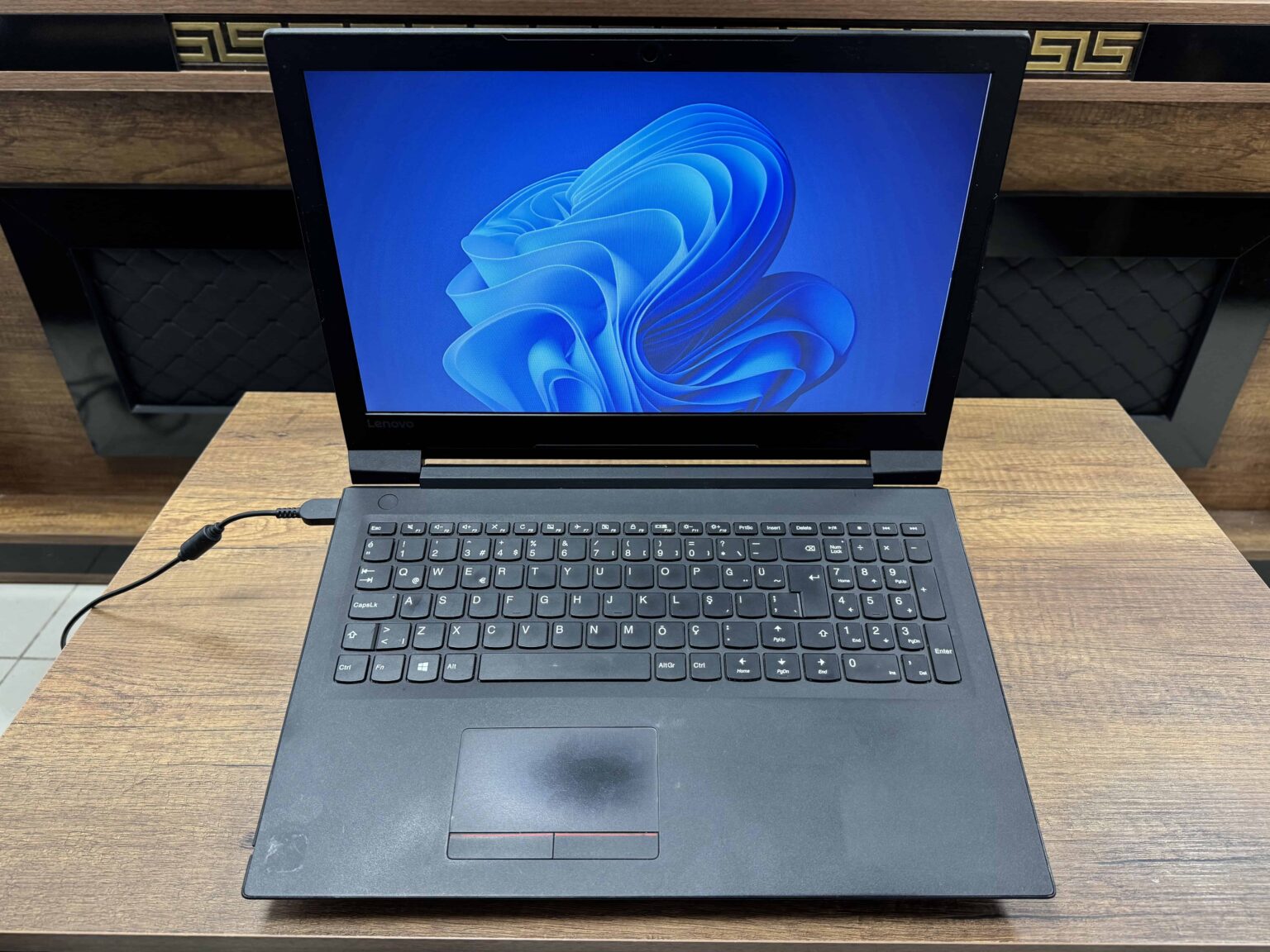 Lenovo V110-15IAP Intel Celeron N3350 4GB 240GB SSD 15.6" HD 80TG011JTX (İKİNCİ EL) - Görsel 2