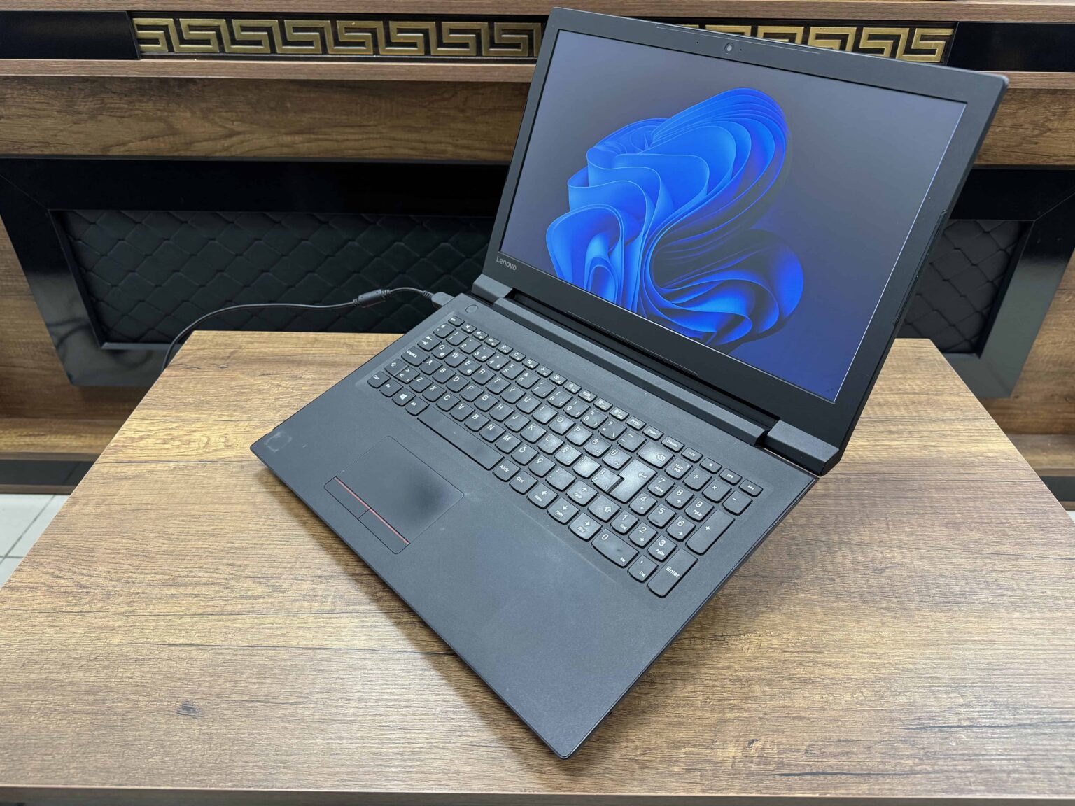Lenovo V110-15IAP Intel Celeron N3350 4GB 240GB SSD 15.6" HD 80TG011JTX (İKİNCİ EL) - Görsel 9