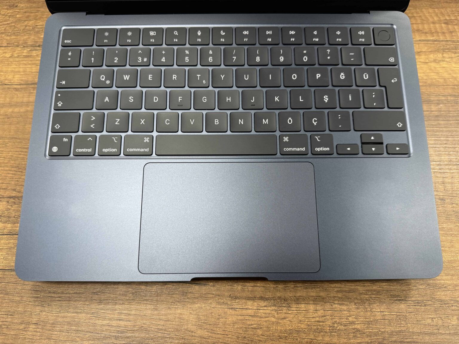 Apple MacBook Air M2 Çip 8GB 256GB SSD macOS 13.6" Gece Yarısı MLY33TU/A (İKİNCİ EL) - Görsel 3