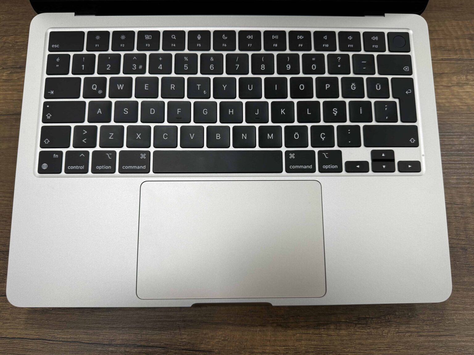 Apple MacBook Air M2 Çip 8GB 256GB SSD macOS 13.6" Yıldız Işığı MLY13TU/A (İKİNCİ EL) - Görsel 3