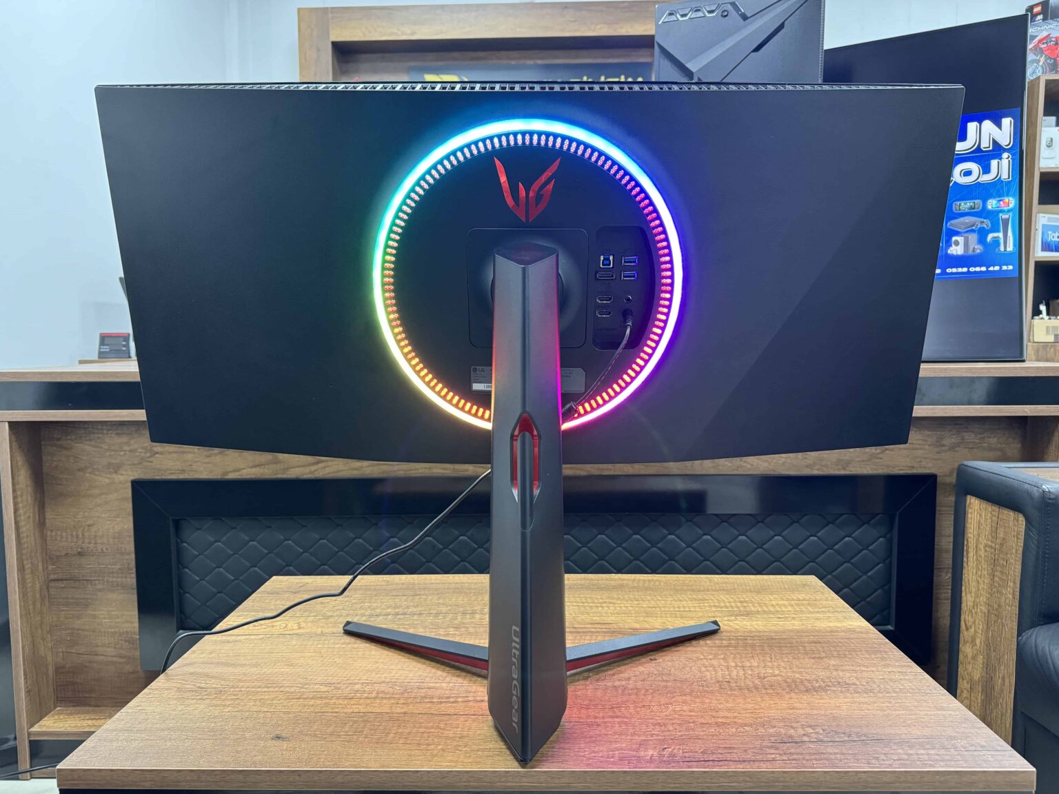 LG UltraGear 37,5" 38GN950 1ms 144Hz WQHD+ Nano IPS HDR600 Curved G-SYNC Gaming Monitör (İKİNCİ EL) - Görsel 5