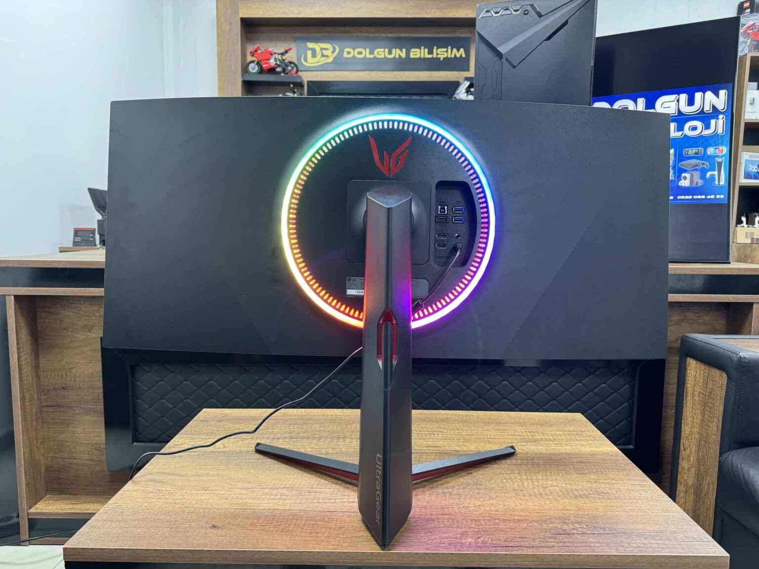 LG UltraGear 37,5" 38GN950 1ms 144Hz WQHD+ Nano IPS HDR600 Curved G-SYNC Gaming Monitör (İKİNCİ EL) - Görsel 6