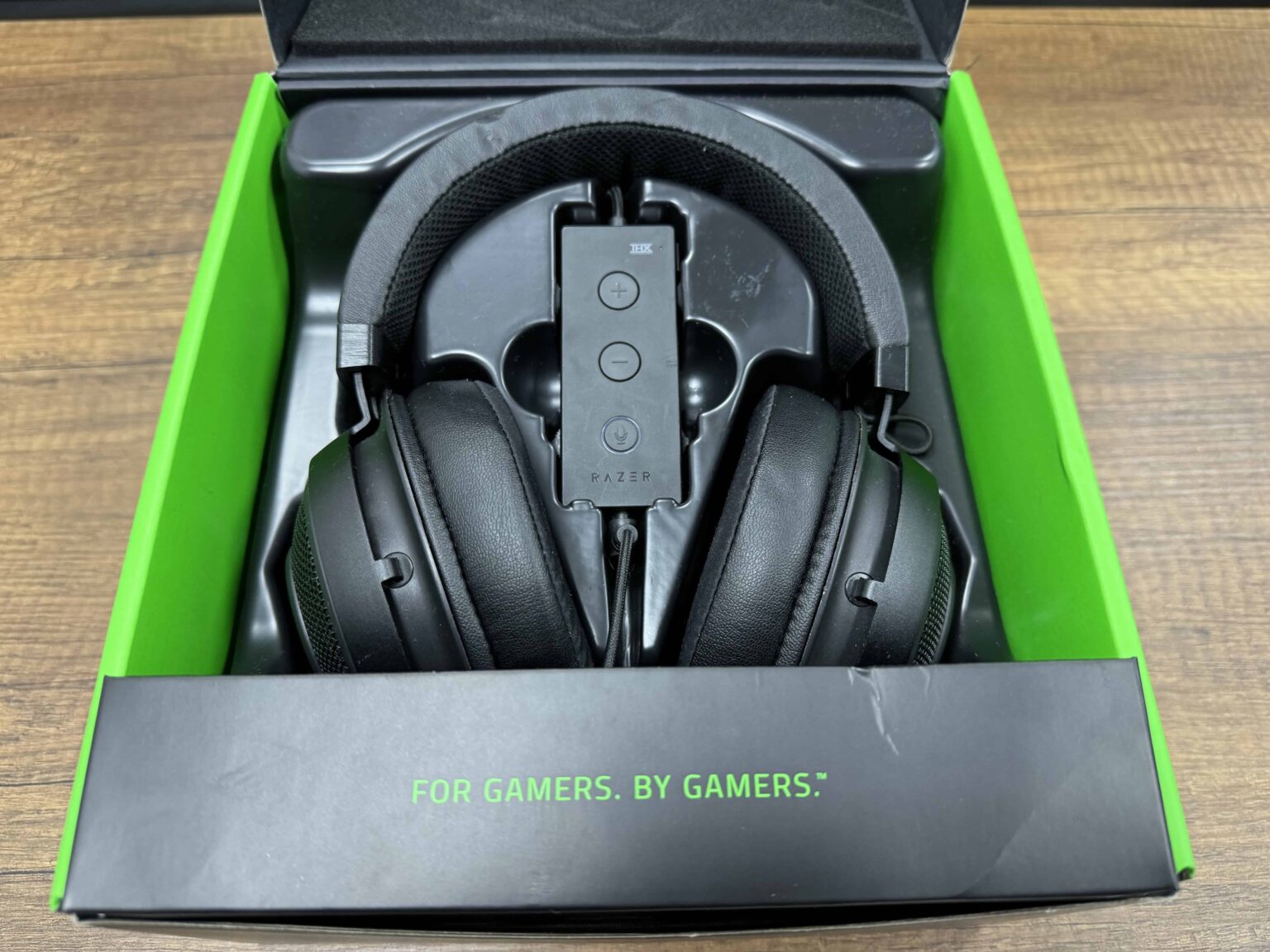 Razer Kraken Tournament Edition 7.1 Kablolu Mikrofonlu Kulak Üstü Oyuncu Kulaklığı (İKİNCİ EL) - Görsel 3