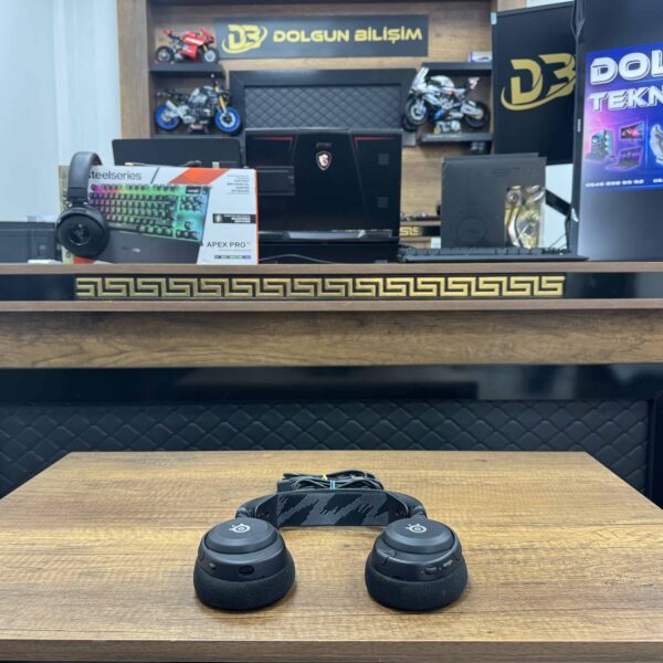 SteelSeries Arctis Nova 4 Kablosuz Mikrofonlu Kulak Üstü Oyuncu Kulaklığı (İKİNCİ EL)
