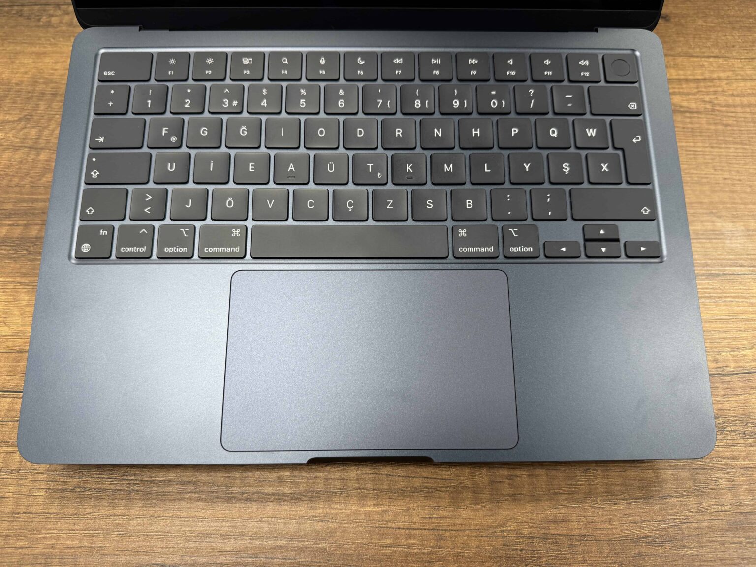 Apple MacBook Air M2 Çip 8GB 256GB SSD macOS 13.6" Gece Yarısı MLY33TU/A (F KLAVYE) (İKİNCİ EL) - Görsel 2