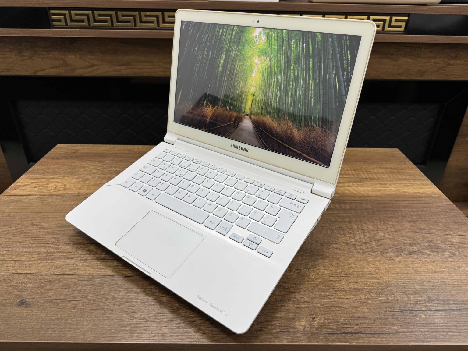 Samsung NP915S3G-K02TR Quad-Core 4GB 128GB SSD 13.3" HD DOKUNMATİK (İKİNCİ EL) - Görsel 4