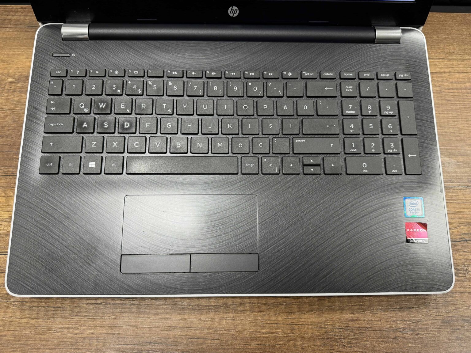 HP 15-BS107NT Intel Core i5 8250U 16GB RAM 240GB SSD R5 M330 2GB 15.6" HD 2PM33EA (İKİNCİ EL) - Görsel 2