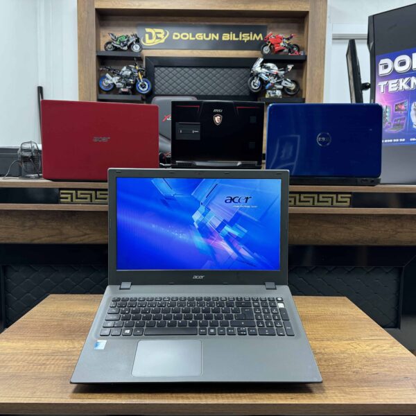 Acer Aspire E5-573G-56E5 Intel Core i5 5200U 8GB RAM 240GB SSD 920M 2GB 15.6" HD NX.MVMEY.005 (İKİNCİ EL)