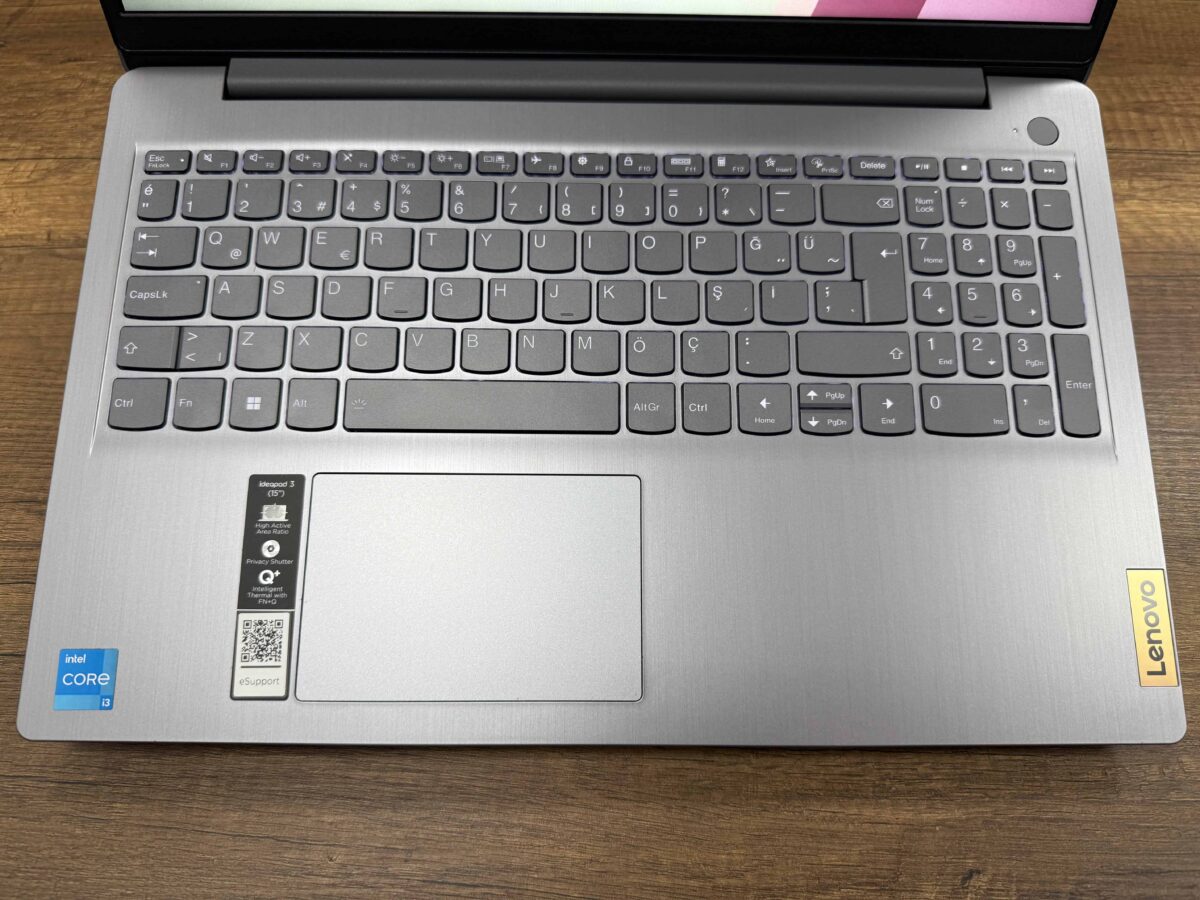 Lenovo Ideapad 3 15ITL6 Intel Core i3 1115G4 8GB RAM 256GB SSD W10 15.6" FHD 82H80147TX (İKİNCİ EL) - Görsel 2