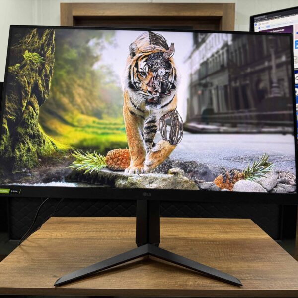 LG UltraGear 32GP750-B 31.5" 165Hz 1ms WQHD IPS Pivot Gaming Monitör (İKİNCİ EL)