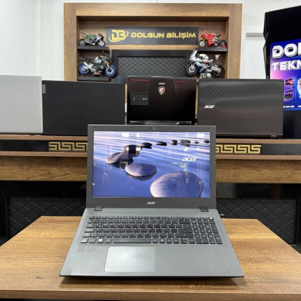 Acer Aspire E5-573G-56E5 Intel Core i5 5200U 4GB RAM 240GB SSD 820M 15.6" HD NX.MVMEY.005 (İKİNCİ EL)