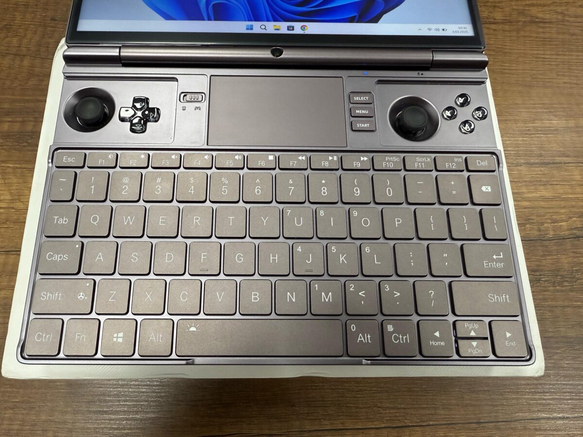 GPD WIN MAX 2 AMD Ryzen 7 6800U 32GB RAM 2TB SSD Taşınabilir Oyun Bilgisayarı (İKİNCİ EL) - Görsel 3