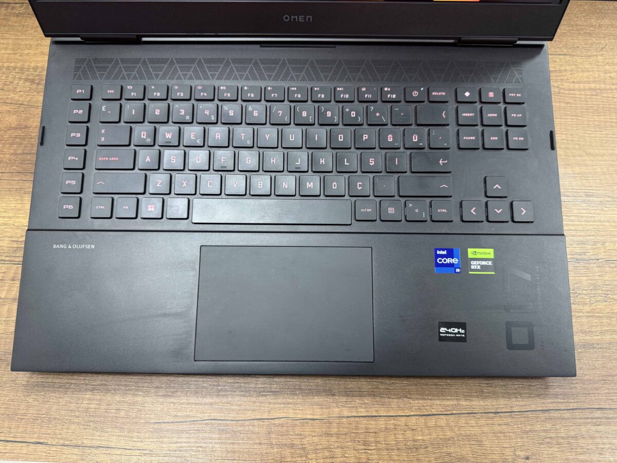 Hp Omen 17-CK2000NT Intel Core i9 13900HX 32GB RAM 2TB SSD W11 RTX4090 17,3” QHD 240 Hz 7P6D3EA (İKİNCİ EL) - Görsel 4