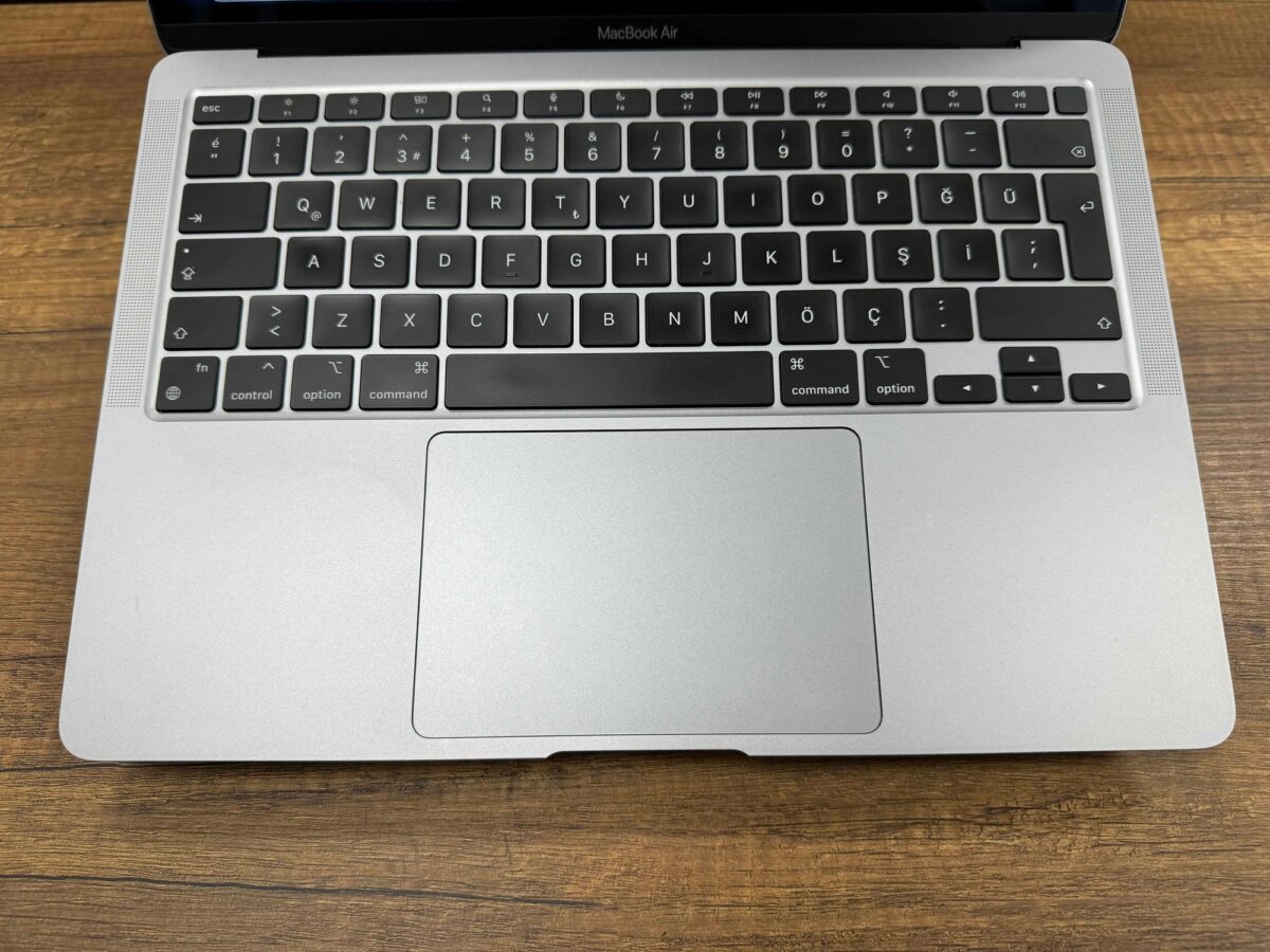 Apple MacBook Air M1 8GB RAM 256GB SSD macOS 13” QHD+ Uzay Grisi MGN63TU/A (İKİNCİ EL) - Görsel 3