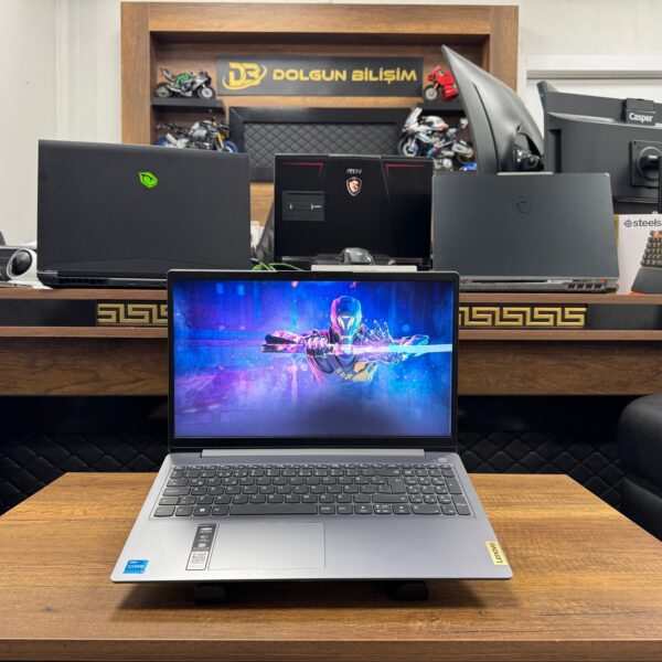 Lenovo IdeaPad 3 15AIU7 Intel Core i3 1215U 8GB RAM 256GB SSD W11 15.6” FHD 82RK00X8TX (İKİNCİ EL)