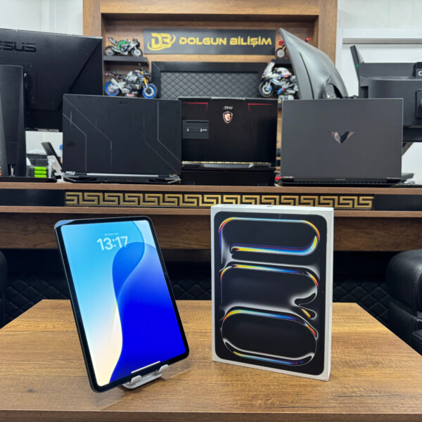 Apple iPad Pro 7. Nesil 256GB 11” MVV83TU/A Uzay Siyahı Tablet (İKİNCİ EL)