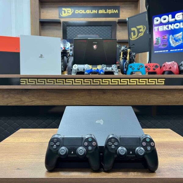 PlayStation 4 Pro 1 TB Çift Kol (İKİNCİ EL)