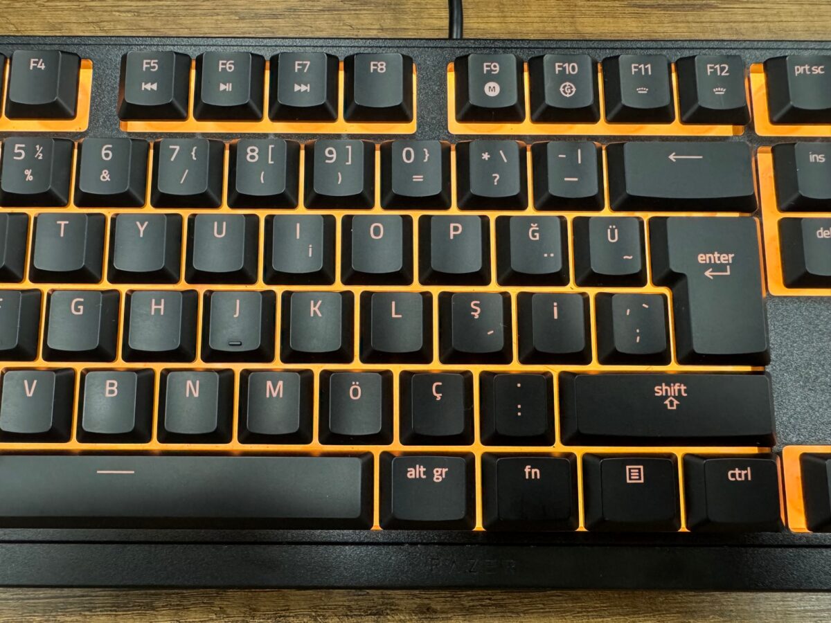 Razer Ornata V3 X RGB Membrane Switch Kablolu Oyuncu Klavyesi (İKİNCİ EL) - Görsel 4