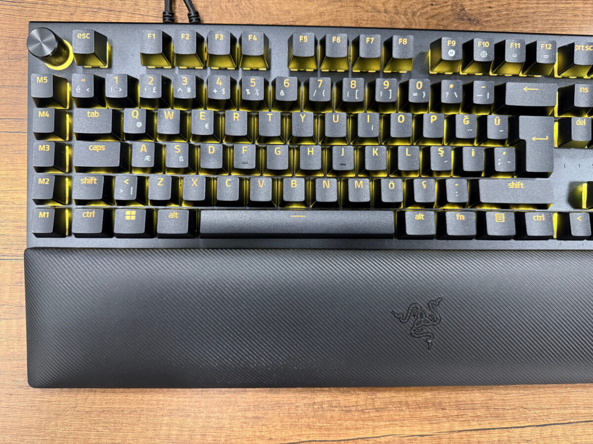 Razer BlackWidow V4 Pro RGB Green Switch Türkçe Q Kablolu Mekanik Oyuncu Klavyesi (İKİNCİ EL) - Görsel 4