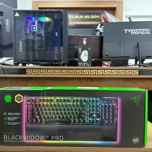 Razer BlackWidow V4 Pro RGB Green Switch Türkçe Q Kablolu Mekanik Oyuncu Klavyesi (İKİNCİ EL)