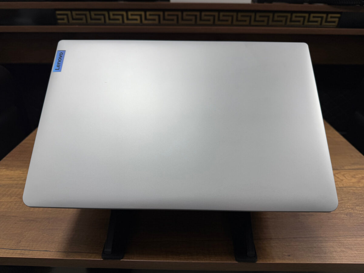 Lenovo IdeaPad 1 15ALC7 AMD Ryzen 5 5500U 8GB RAM 512GB SSD W11 15.6” FHD 82R400BLTX (İKİNCİ EL) - Görsel 3