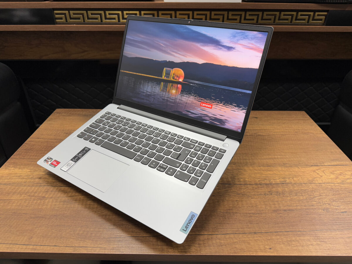 Lenovo IdeaPad 1 15ALC7 AMD Ryzen 5 5500U 8GB RAM 512GB SSD W11 15.6” FHD 82R400BLTX (İKİNCİ EL) - Görsel 4