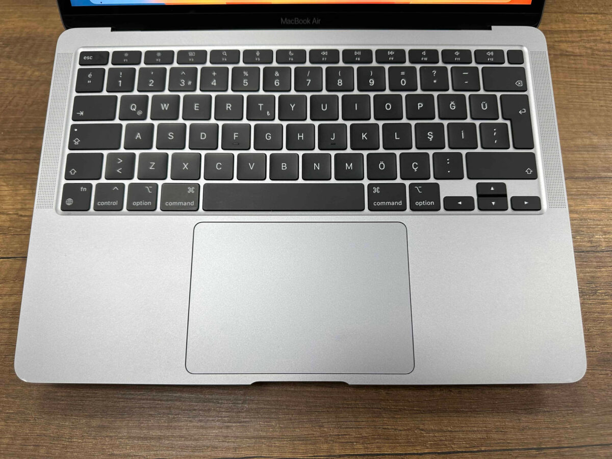 Apple MacBook Air M1 8GB RAM 256GB SSD macOS 13” QHD+ Uzay Grisi MGN63TU/A (İKİNCİ EL) - Görsel 3