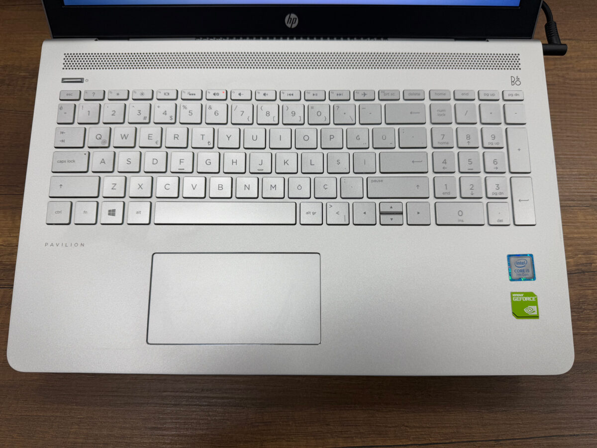 HP Pavilion 15-CC009NT Intel Core i5 7200U 8GB RAM 240GB SSD 940MX 15.6” FHD 2CL81EA (İKİNCİ EL) - Görsel 2