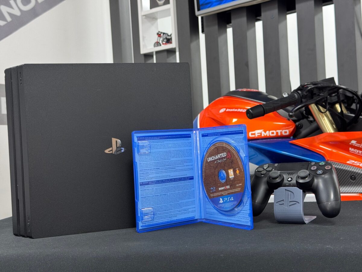 PlayStation 4 Pro 1TB Tek Kol + Uncharted 4 Oyun CD’si (İKİNCİ EL) - Görsel 3