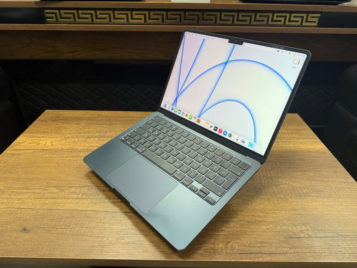 Apple MacBook Air M3 16GB RAM 256GB SSD 13.6” Gece Yarısı MC8K4TU/A (İKİNCİ EL) - Görsel 4