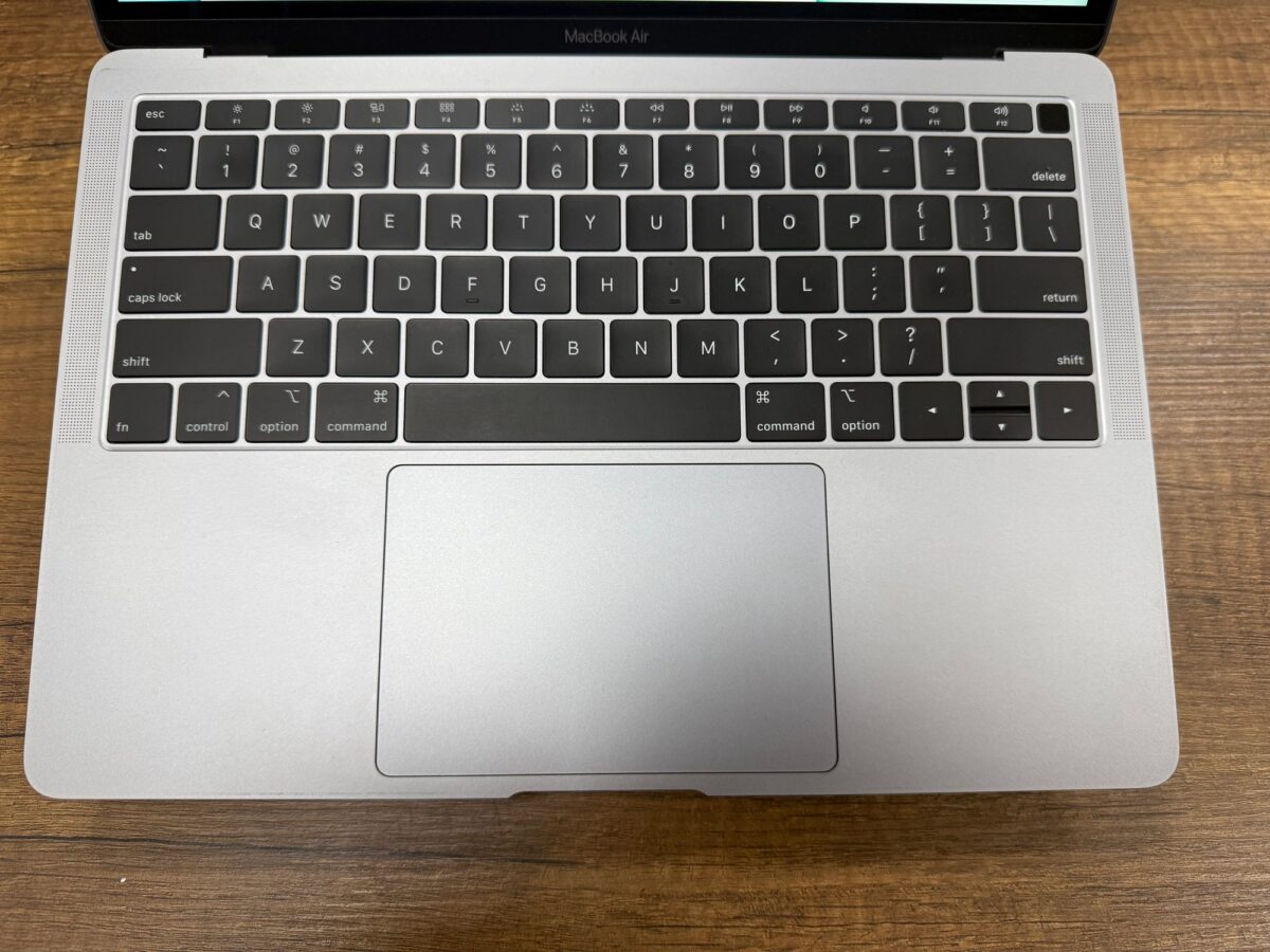 Apple MacBook Air 2019 Intel Core i5 8GB RAM 128GB SSD 13.3” Uzay Grisi MVFH2TU/A (İKİNCİ EL) - Görsel 4